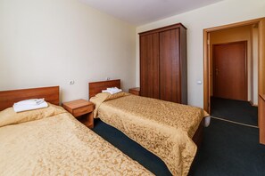 Quarto duplo econômico, banheiro compartilhado | 1 quarto, ferros/tábuas de passar roupa, Wi-Fi de cortesia