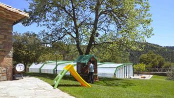 Children’s play area – outdoor