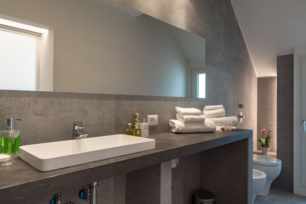 Studio, 1 Schlafzimmer | Badezimmer | Dusche, Haartrockner, Bidet, Handtücher
