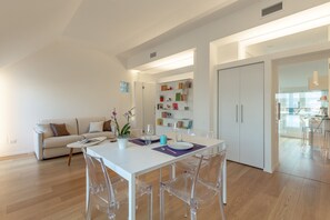 Studio, 1 chambre | Restauration dans la chambre