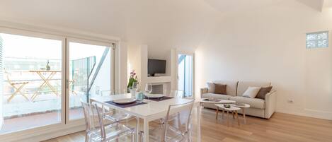 Studio, 1 Bedroom | Living area