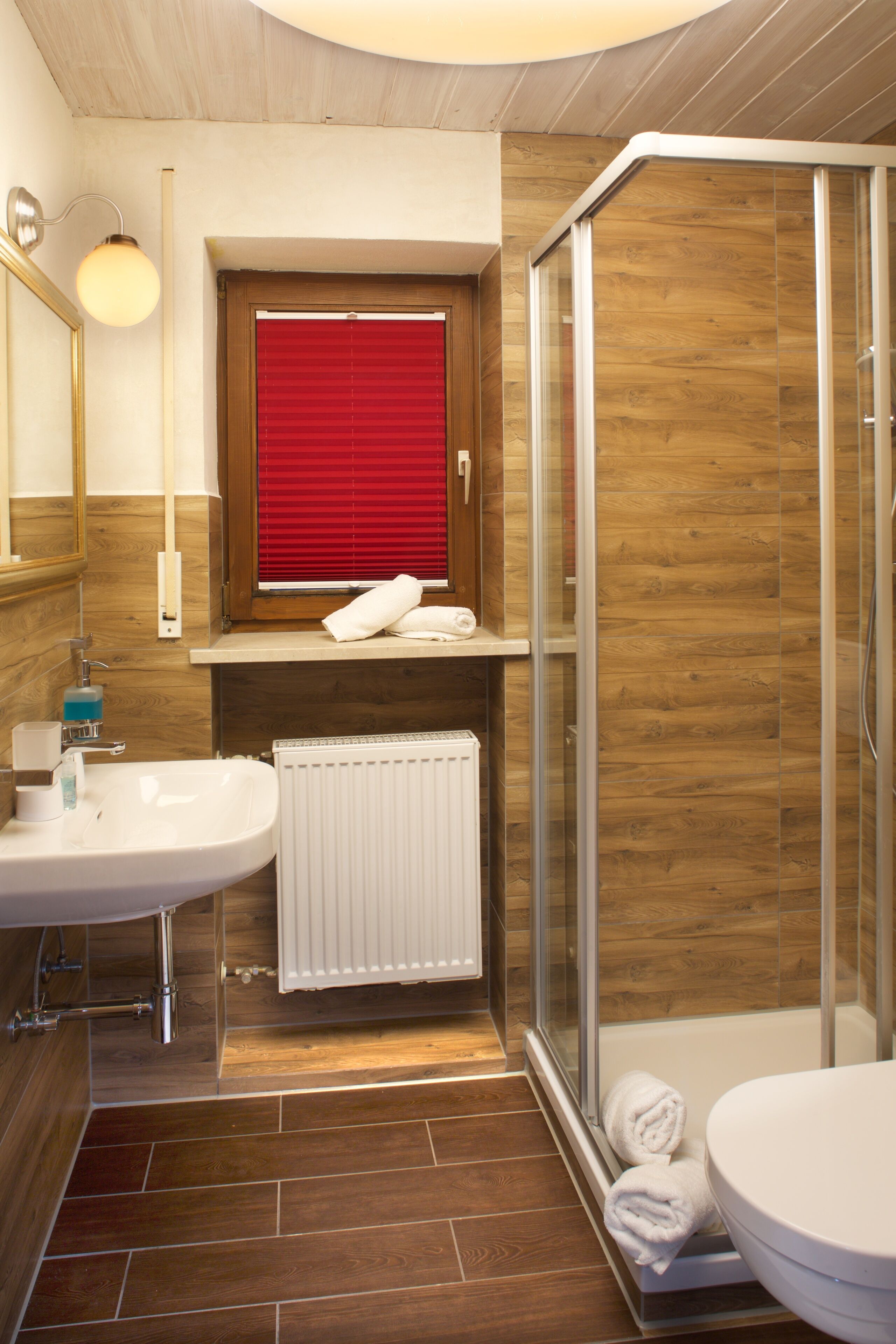 Comfort-Zimmer | Badezimmer | Dusche, Haartrockner, Handtücher