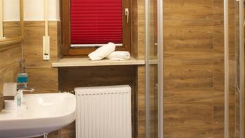 Comfort Room | Bathroom | Shower, hair dryer, towels