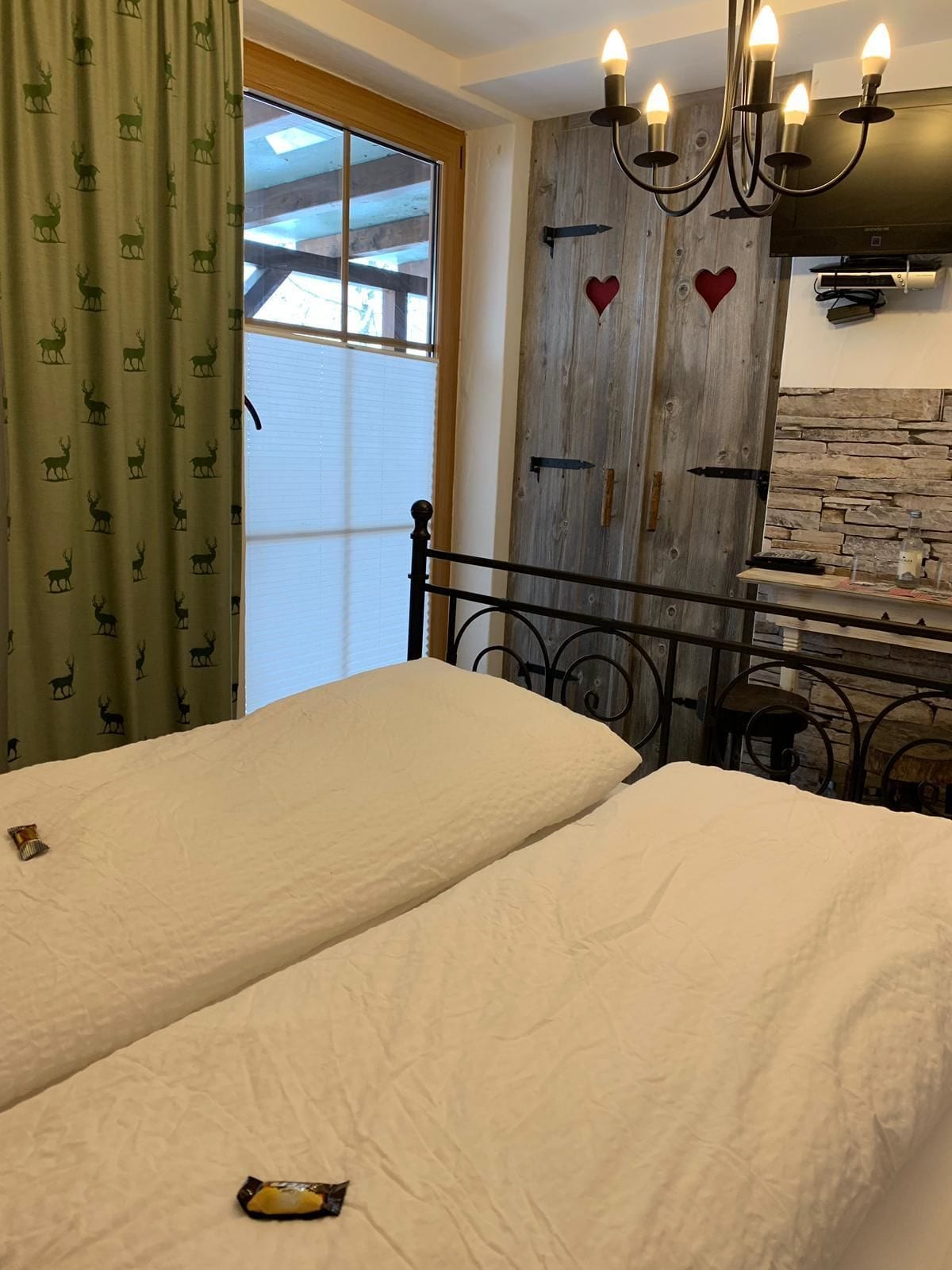 economy room, shared bathroom | premium bedding, individually decorated, individually furnished, desk