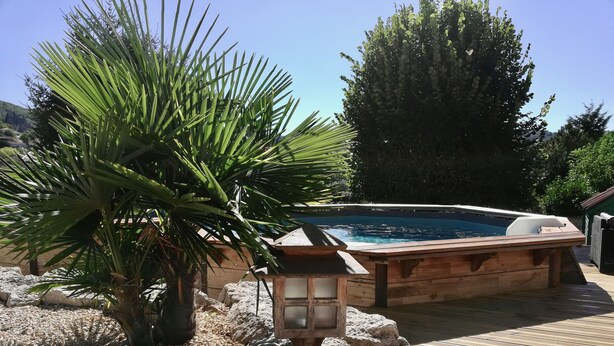 Outdoor pool, open 8:00 AM to 8:00 PM, sun loungers - Chambres d'hôtes le Clos (Saint-Pierre-la-Palud)
