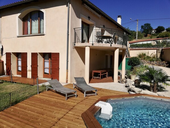 Outdoor pool, open 8:00 AM to 8:00 PM, pool loungers - Chambres d'hôtes le Clos (Saint-Pierre-la-Palud)