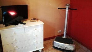 Double Room (First) | Room amenity - Chambres d'hôtes le Clos (Saint-Pierre-la-Palud)