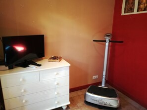 Double Room (First) | Room amenity - Chambres d'hôtes le Clos (Saint-Pierre-la-Palud)
