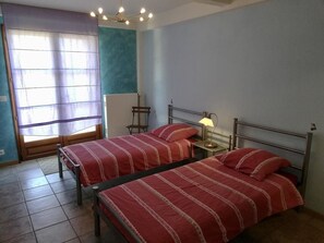 Quarto duplo (Cerisier) | Roupas de cama premium, cofres nos quartos, individualmente decorados