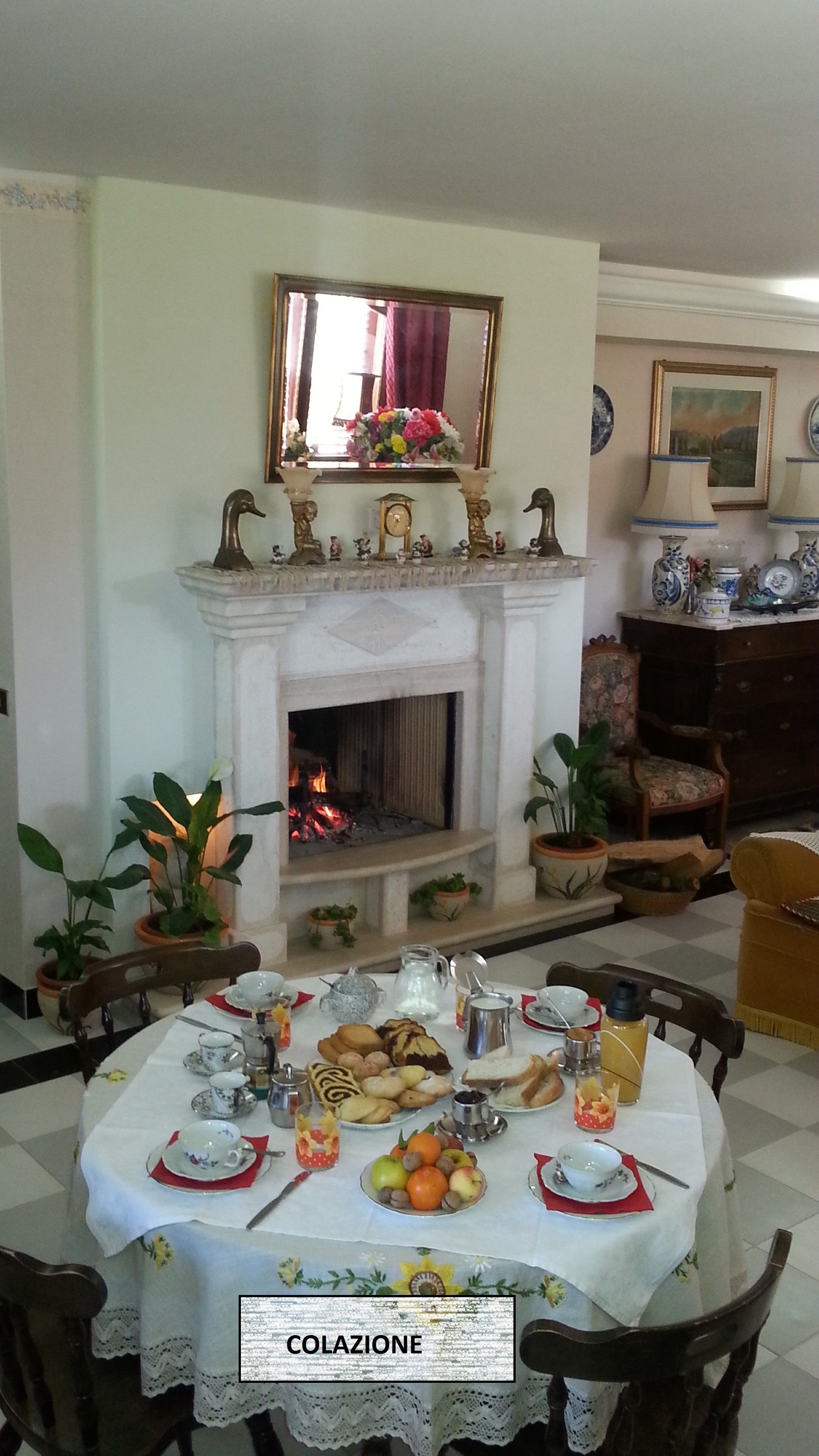 Daily to-go breakfast (EUR 7 per person)