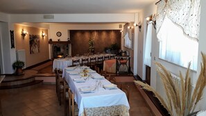 Food-Court