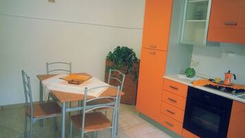 Family Apartment, 1 Bedroom, Annex Building | Private kitchen