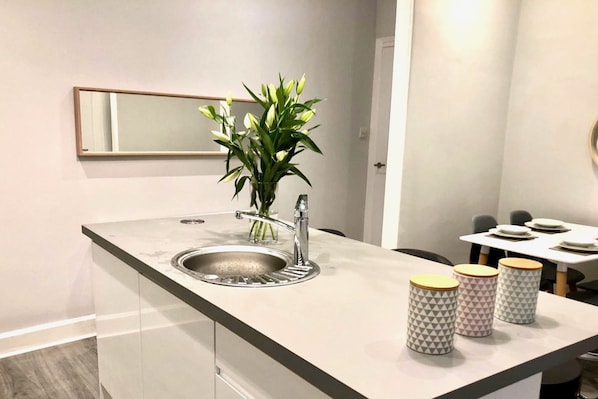 House, 3 Bedrooms, Non Smoking | Private kitchen | Full-size fridge, microwave, oven, stovetop - ByEvo Almar Villa (Glasgow)