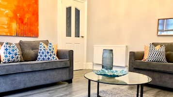 House, 3 Bedrooms, Non Smoking | Living area | Flat-screen TV, fireplace