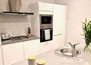 House, 3 Bedrooms, Non Smoking | Private kitchen