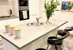 Casa, 3 quartos, para não fumantes | Opções para refeição no quarto