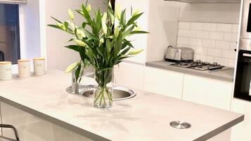 House, 3 Bedrooms, Non Smoking | In-room dining