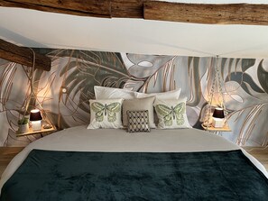 Suite Deluxe Nature (Jacuzzi en extra) | Individually decorated, individually furnished, blackout drapes