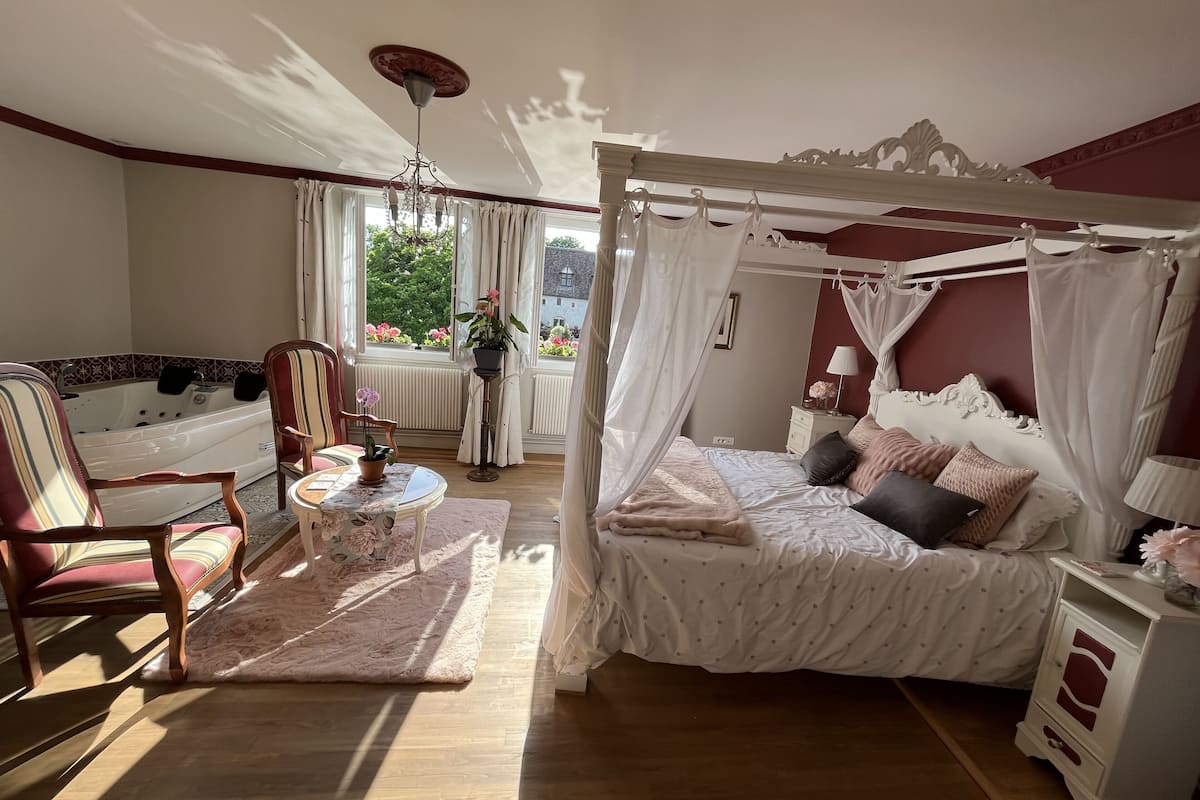 Suite Royale (Jacuzzi en extra) | Con stile personalizzato, con arredamento individuale, tende oscuranti
