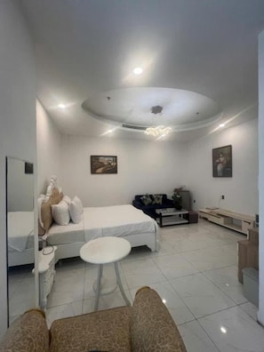 Habitación doble superior, vista a la ciudad | Escritorio, insonorización, wifi gratis y ropa de cama