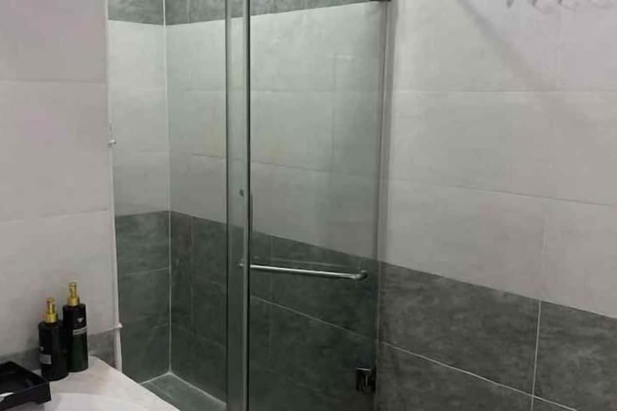 Bathroom | Separate bathtub and shower, rainfall showerhead, free toiletries