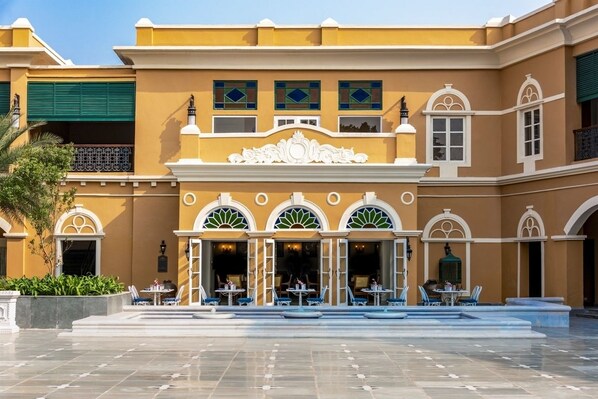 A hotel with a courtyard featuring outdoor seating and a fountain.