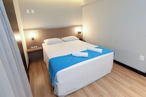Double Room | Desk, laptop workspace, blackout curtains, iron/ironing board - Arco do Sol Parque Hotel (Camboriú)