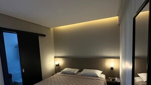 Double Room | Desk, laptop workspace, blackout drapes, iron/ironing board (on request) - Arco do Sol Parque Hotel (Camboriú)
