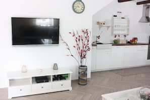 Villa | Living area | Flat-screen TV, video-game console - Villa Mate (Kolan)