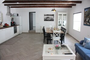 Villa | Living area | Flat-screen TV, video-game console