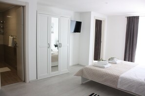 4 bedrooms, soundproofing, iron/ironing board, travel cot - Villa Mate (Kolan)