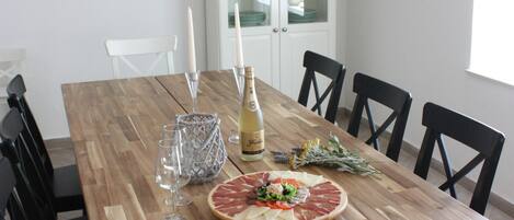 Villa | In-room dining