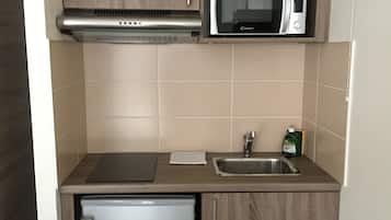 Refrigerador, microondas, placa de cocina, silla alta para bebés