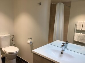Superior Studio, Non Smoking (2 People) | Bathroom