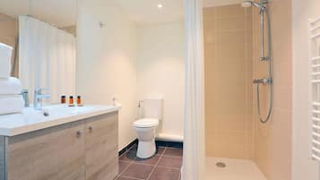 Badkamer met douche