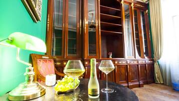 Luxury Apartment, Multiple Beds, Non Smoking, City View | 3 bedrooms, premium bedding, in-room safe, individually decorated