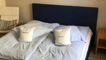 Bureau, rideaux occultants, Wi-Fi gratuit, draps fournis