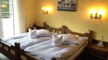 Doppelzimmer | Schreibtisch, Verdunkelungsvorhänge, kostenloses WLAN, Bettwäsche