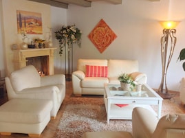 Una televisión de pantalla plana