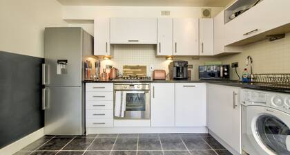 Buchanan Street Apartment