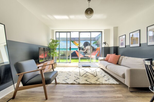 Apartment, 2 Bedrooms | Living room | Flat-screen TV - Buchanan Street Apartment (Glasgow)