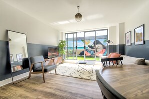 Apartment, 2 Bedrooms | Living room | Flat-screen TV - Buchanan Street Apartment (Glasgow)