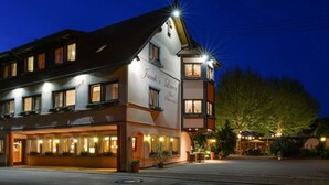 A two-story building with a sign reading "Fameh's Loven." - Hotel Jauch's Löwen (March)