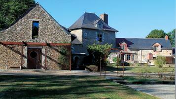 Vista frontal de la propiedad