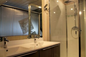Carre Blanc | Bathroom - Le Chêne Creux Chambres d'hôtes (Suce-sur-Erdre)