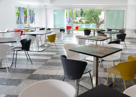 Bar (en la propiedad). Hotel Torre Santamaria