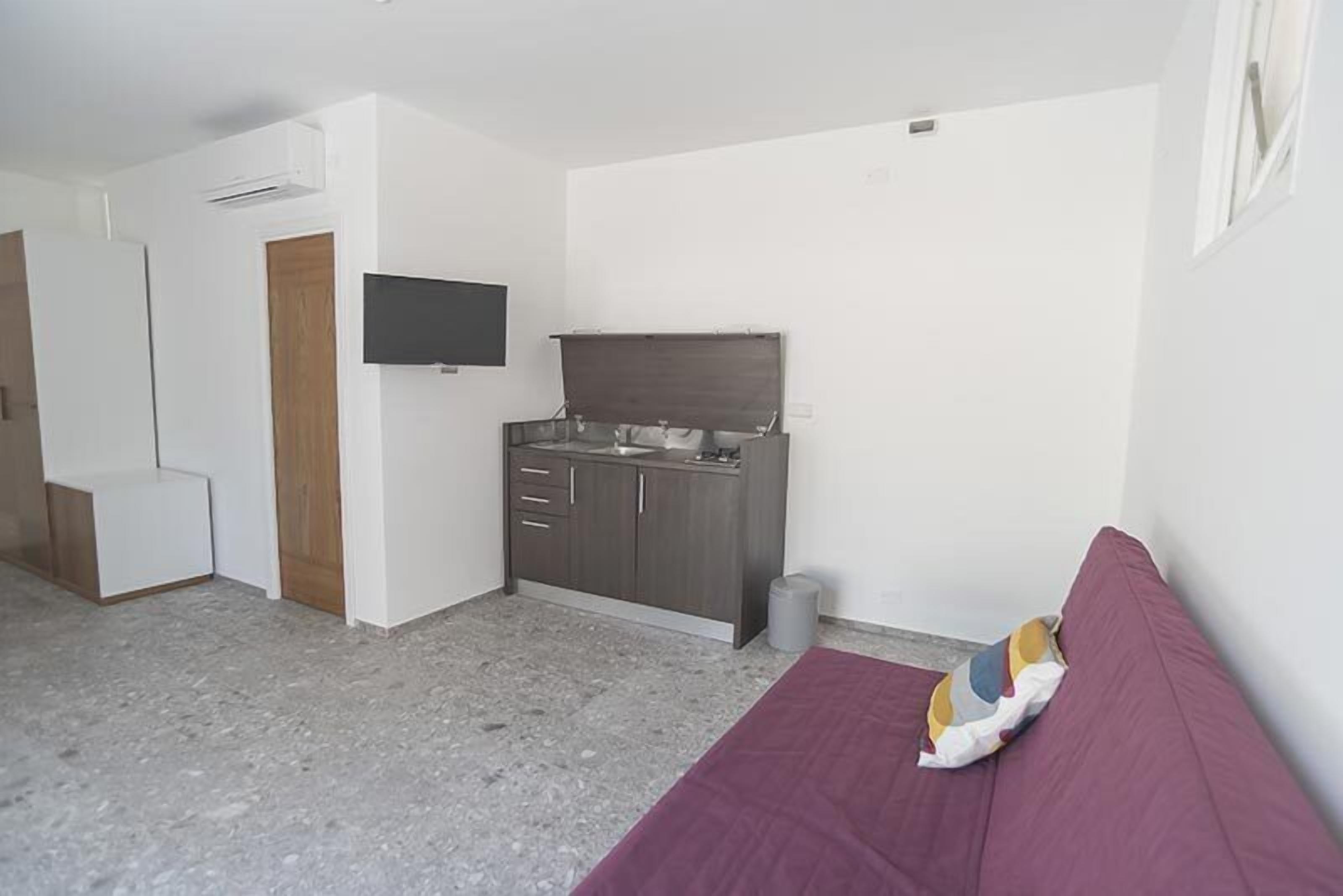 classic double room, kitchenette, patio | private kitchenette | fridge, microwave