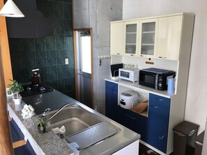 อพาร์ทเมนท์ | ครัวส่วนตัว | ตู้เย็น, ไมโครเวฟ, เตาประกอบอาหาร, หม้อหุงข้าว