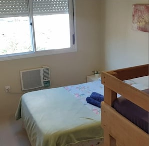 Apartamento, 3 quartos, vista para a cidade | 3 quartos, escrivaninha, cortinas blackout