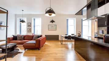 Apartamento, 2 quartos | Área de estar | TV de tela plana, console de videogame